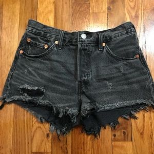 Levi’s Black 501 short
